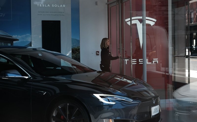 Tesla впервые отчиталась о четырех прибыльных кварталах подряд