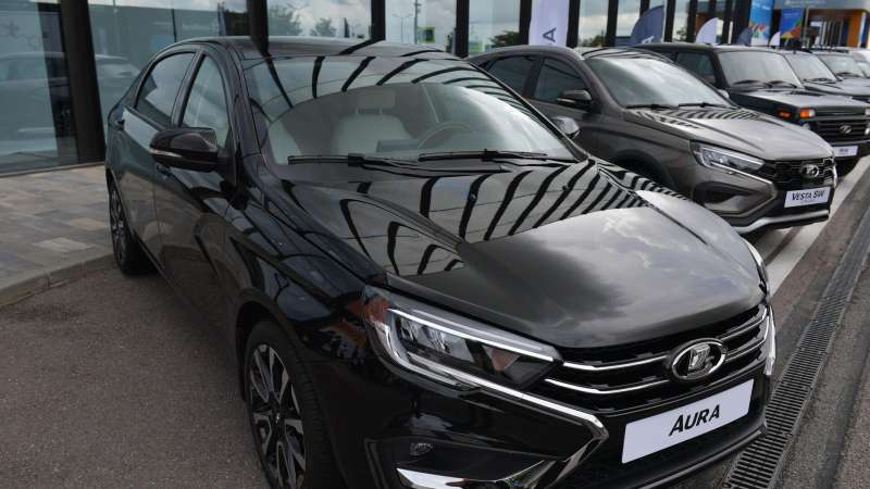"АвтоВАЗ" начинает розничные продажи Lada Aura