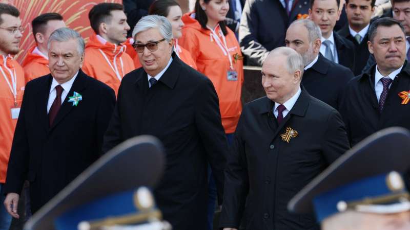 Путин призвал народы бывшего СССР разделить с Россией честь Победы