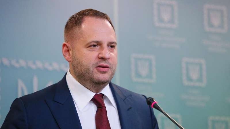 Украинский депутат назвал заграничную поездку Ермака крайне неудачной