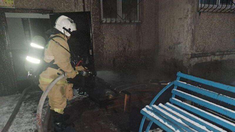 20 человек эвакуировали спасатели при пожаре в Шымкенте