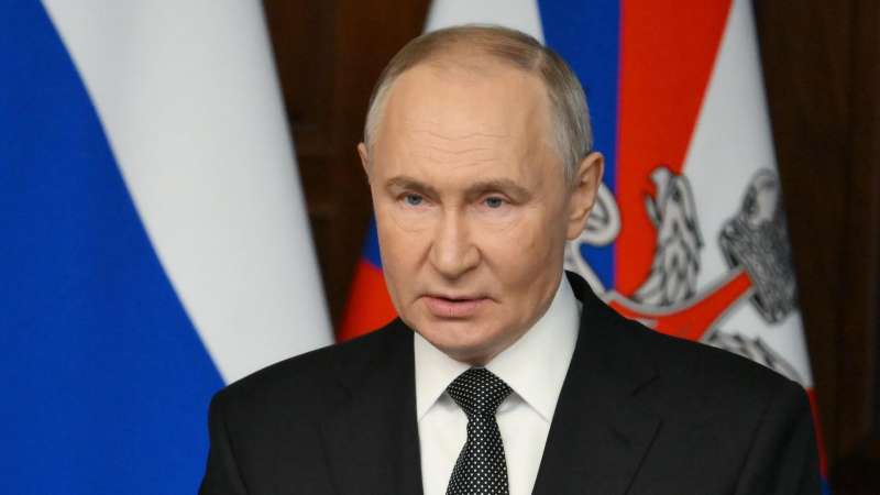 России нельзя успокаиваться из-за проблем в Европе, заявил Путин