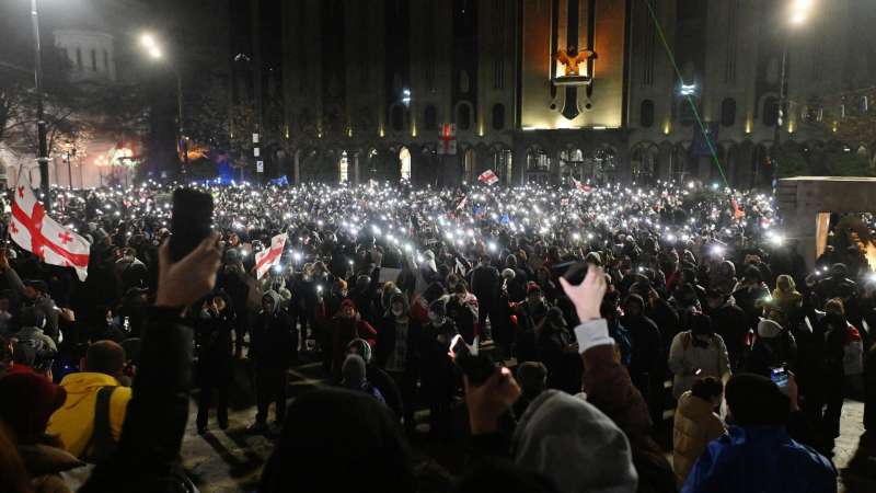 Спецназ разогнал митинг у госуниверситета в Тбилиси