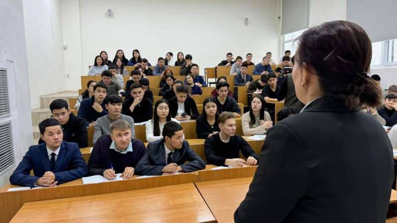 Триста тысяч школьников Астаны написали диктант о вреде наркотиков