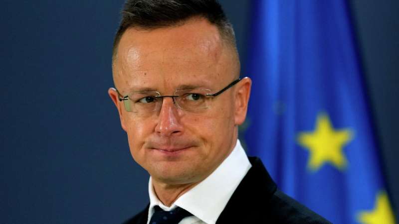 Холодная зима поставила Западную Европу на колени, заявил Сийярто