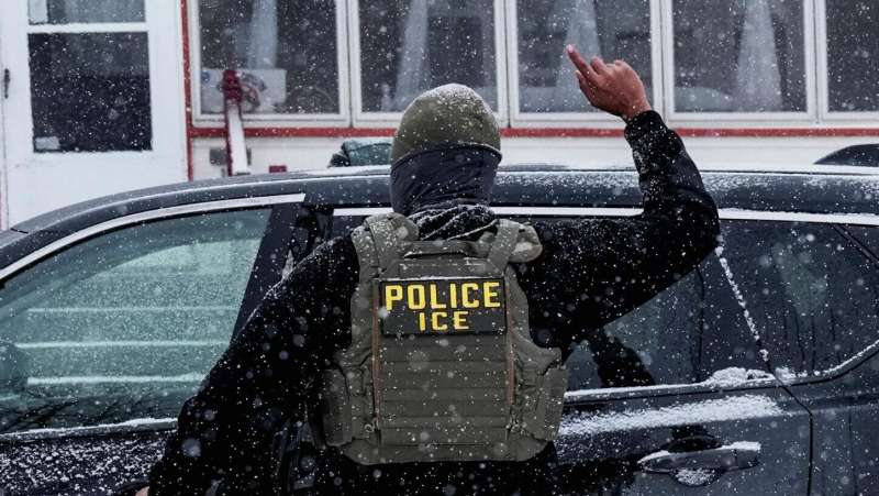 ICE расширяет полномочия сотрудников, пишут СМИ