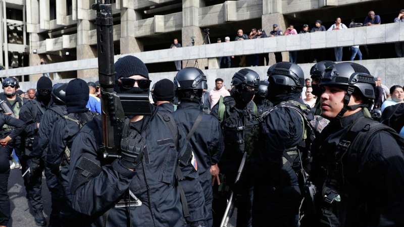 В Каракасе началась эвакуация из правительственных зданий, пишут СМИ